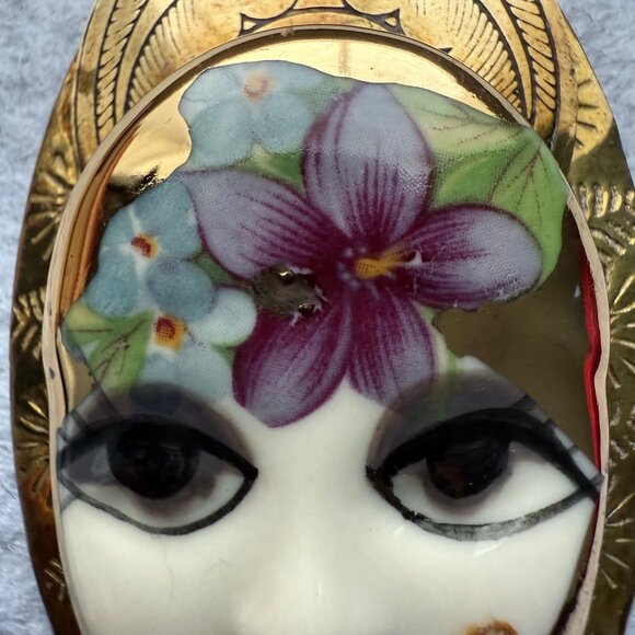 VTG Retro Flapper Face Brooch Hand-Painted Lady Pin Artist signed  Art Deco - Picture 8 of 11